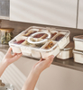 Caja de almacenamiento sellada de Snackle con bandeja dividida de plástico para verduras con tapa